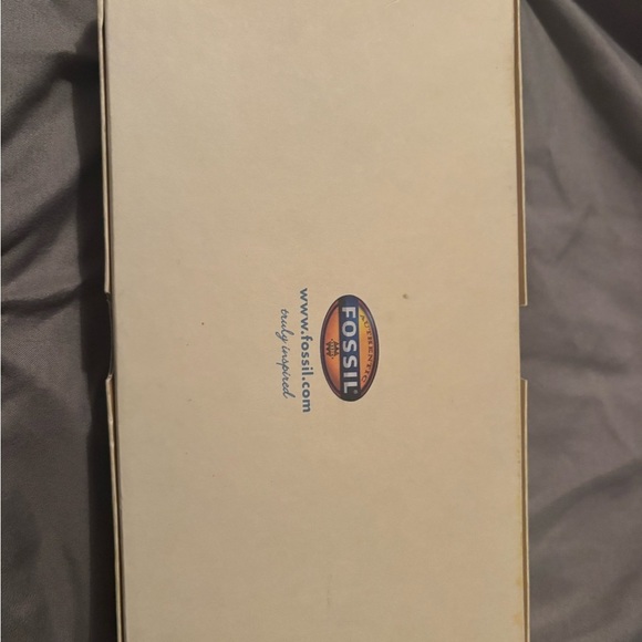 Fossil Brown Leather Wallet with Elegant Wave Design - Picture 10 of 10